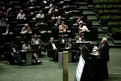 Zarif discursa no parlamento, em Teerã. Foto: BEHROUZ MEHRI/ AFP