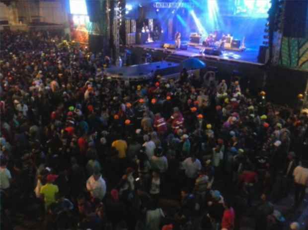 Briga aconteceu durante show da banda Devotos. Foto: TV Clube/Record/Reprodução/ Briga aconteceu durante show da banda Devotos. Foto: TV Clube/Record/Reprodução/