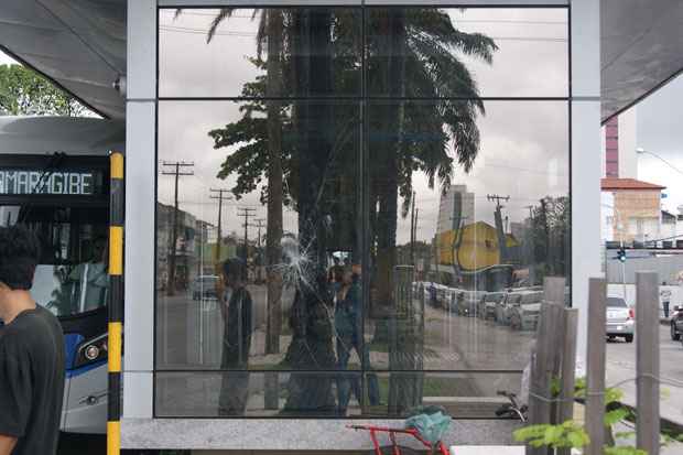 A reportagem do Diario encontrou quatro estações de BRT danificadas em um trecho da Avenida Caxangá. Foto: Henrique Souza/Esp DP/D.A Press/ A reportagem do Diario encontrou quatro estações de BRT danificadas em um trecho da Avenida Caxangá. Foto: Henrique Souza/Esp DP/D.A Press/