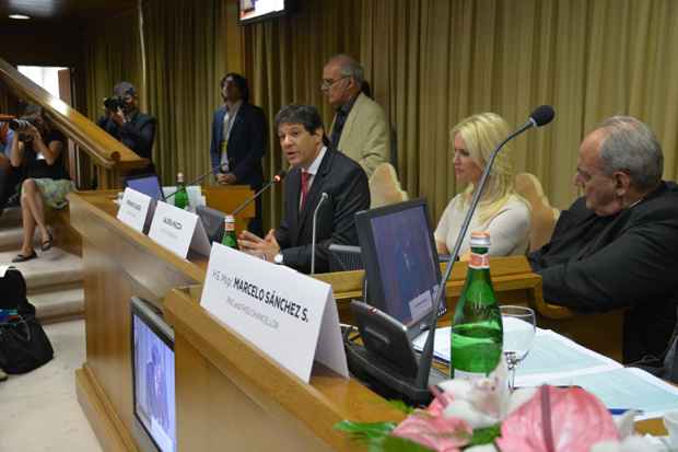 Prefeito de São Paulo Fernando Haddad (PT) em visita ao Vaticano ontem./Gabriella C. Marino/ Secom