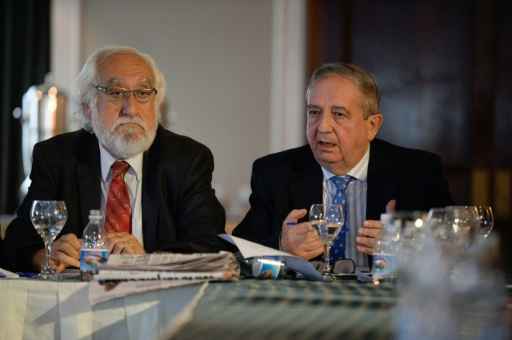 Os senadores espanhóis Inaki Anasagasti (D) e Josep Maldonado (E) durante uma reunião com parentes de presos políticos e vítimas da repressão governamental, em Caracas, no dia 23 de julho de 2015. Foto: Federico Parra/ AFP/ Os senadores espanhóis Inaki Anasagasti (D) e Josep Maldonado (E) durante uma reunião com parentes de presos políticos e vítimas da repressão governamental, em Caracas, no dia 23 de julho de 2015. Foto: Federico Parra/ AFP/