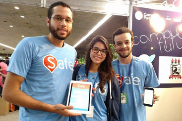 O aplicativo Safe, idealizado por alunos da UFPE, procura ajudar quem vive em grandes cidades a caminhar com mais tranquilidade. Foto: Mariana Fabrício/DP/D.A Press