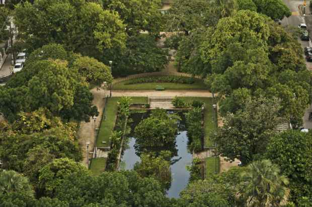 Desenho da Praça de Casa Forte é resultado do projeto paisagístico de Roberto Burle Marx. Foto: Arthur de Souza/Esp. DP/DA Press
