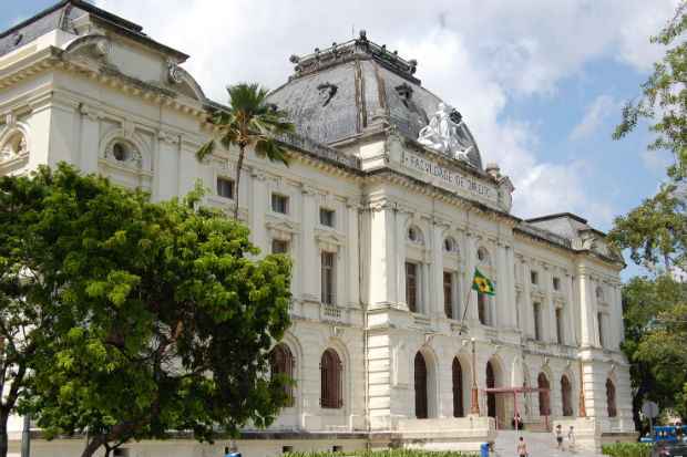 Sede da Faculdade de Direito do Recife no bairro da Boa Vista. Foto: Dantadd/Reprodução