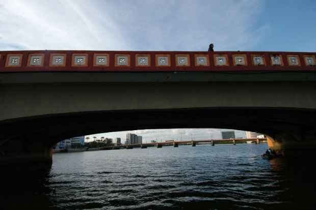 Ponte Maurício de Nassau é herança do Período Holandês. Foto: Jaqueline Maia/DP/DA Press