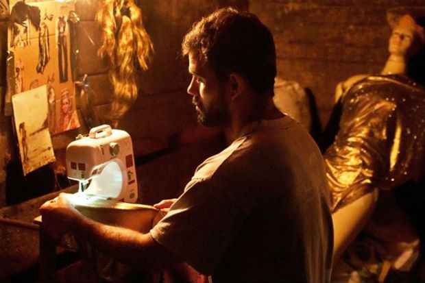 Juliano Cazarré interpreta o protagonista de Boi Neon. Foto: Mateus Sá/ Divulgação/