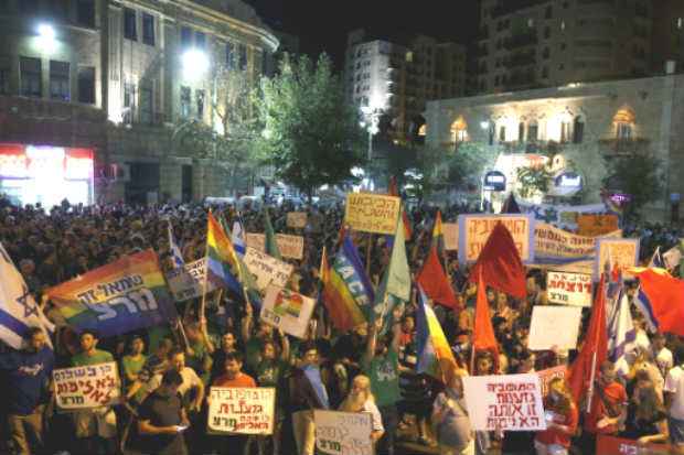 Manifestantes fazem protesto contra a discriminação e violência contra gays, em Jerusalém. Foto: AFP Gali Tibbon/