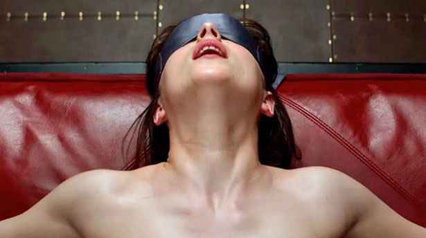 A personagem Anastasia Steele, em 50 Tons de Cinza, passa por um processo de descoberta da própria sexualidade quando conhece o milionário Christian Grey. Foto: Universal Pictures/Divulgação/ A personagem Anastasia Steele, em 50 Tons de Cinza, passa por um processo de descoberta da própria sexualidade quando conhece o milionário Christian Grey. Foto: Universal Pictures/Divulgação/