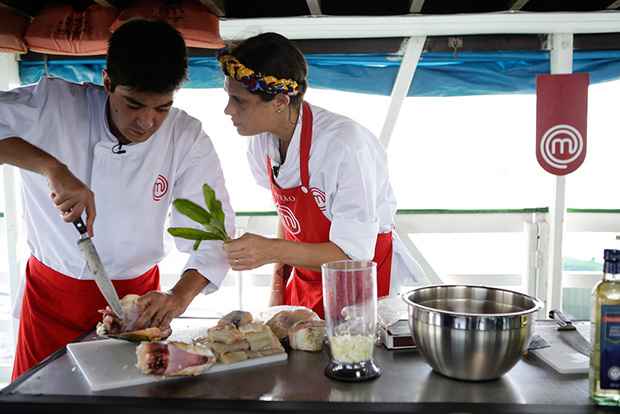 Aritana e Fernando: equipe vermelha perdeu a prova em grupo. Foto: Band/Divulgação