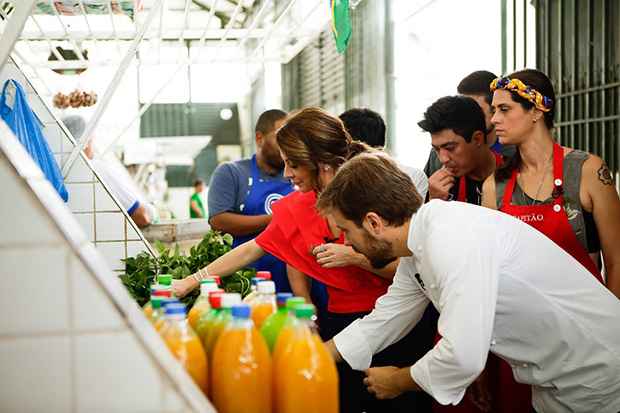 Competidores tiveram aula de ingredientes típicos do Amazonas. Foto: Band/Divulgação