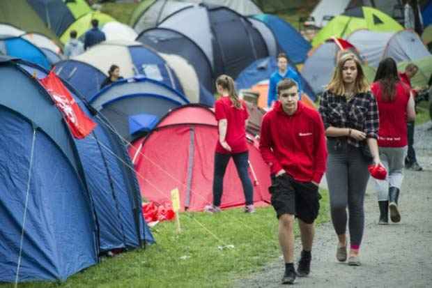 Quatro anos após o massacre realizado pelo extremista Anders Behring Breivik, cerca de mil jovens militantes trabalhistas se reúnem nesta sexta-feira na ilha norueguesa de Utoya para celebrar seu primeiro acampamento de verão desde então. Foto: Odd Andersen/AFP/ Quatro anos após o massacre realizado pelo extremista Anders Behring Breivik, cerca de mil jovens militantes trabalhistas se reúnem nesta sexta-feira na ilha norueguesa de Utoya para celebrar seu primeiro acampamento de verão desde então. Foto: Odd Andersen/AFP/