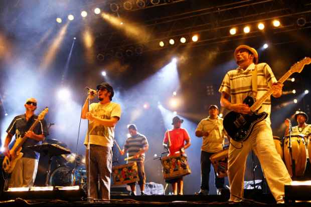 Em 2005, a Nação Zumbi já havia voltado ao Clube Português uma vez para fazer o show de lançamento do disco Futura. Foto: Daniela Nader/Divulgação