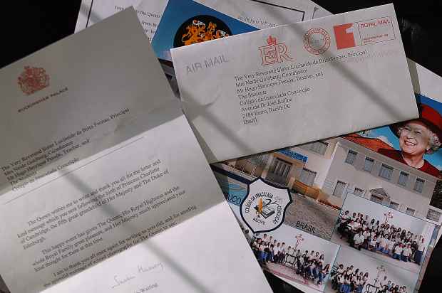 Carta veio em envelope e papel timbrado do Pal&aacute;cio de Buckingham- Foto: Jo&atilde;o Velozo/Esp.DP/D.A.Press./