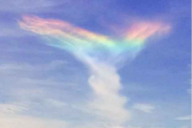 Fenômeno é formado pelo reflexo da luz solar em nuvens cirrus. Foto: icrw70/Instagram/Reprodução