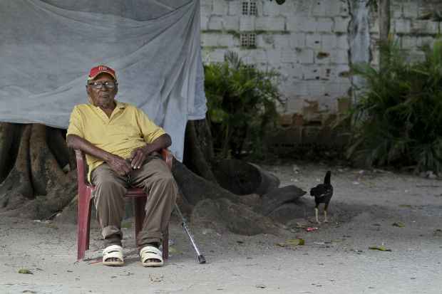 Seu Walfrido, 100 anos, é sobrinho de Pai Adão. Foto: Guilherme Veríssimo/DP/DA Press