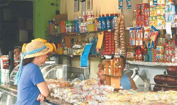 Mercearia Nabuco, no bairro de Casa Amarela, est&aacute; aberta desde os anos 1960 e vende itens que v&atilde;o de alimentos a utens&iacute;lios dom&eacute;stico (DA.PRESS: J&uacute;lio Jacobina)/