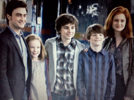 Harry e Gina com os filhos, Lilían Luna, Tiago Sirius e Alvo Severo, na Plataforma 9 e 3/4. Crédito: Warner/Divulgação/ Harry e Gina com os filhos, Lilían Luna, Tiago Sirius e Alvo Severo, na Plataforma 9 e 3/4. Crédito: Warner/Divulgação/
