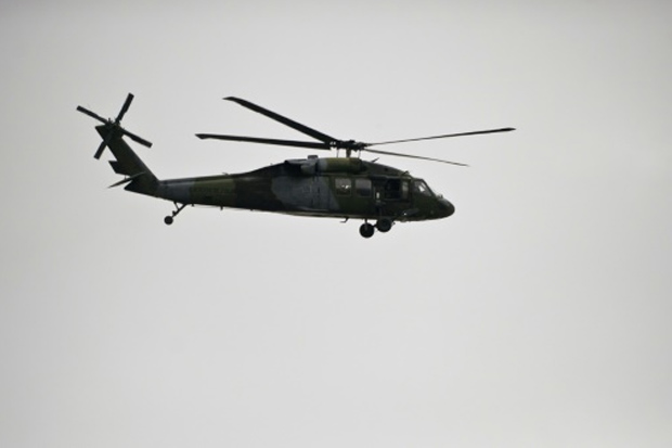 Um helicóptero do exército colombiano é visto na região de Cali, Colômbia, no dia 15 de abril de 2015. Foto: Luis Robayo/AFP/Arquivos/ Um helicóptero do exército colombiano é visto na região de Cali, Colômbia, no dia 15 de abril de 2015. Foto: Luis Robayo/AFP/Arquivos/