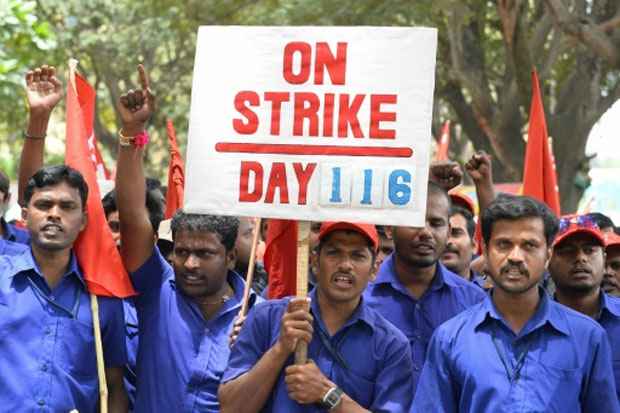 Sindicalistas protestam em Bangalore contra a política econômica do governo . Foto: Manjunath Kiran/AFP Photo/ Sindicalistas protestam em Bangalore contra a política econômica do governo . Foto: Manjunath Kiran/AFP Photo/