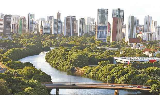 O Rio Capibaribe será uma das prioridades do projeto urbanístico de longo prazo. Foto: Paulo Paiva/DP/D.A Press/ O Rio Capibaribe será uma das prioridades do projeto urbanístico de longo prazo. Foto: Paulo Paiva/DP/D.A Press/