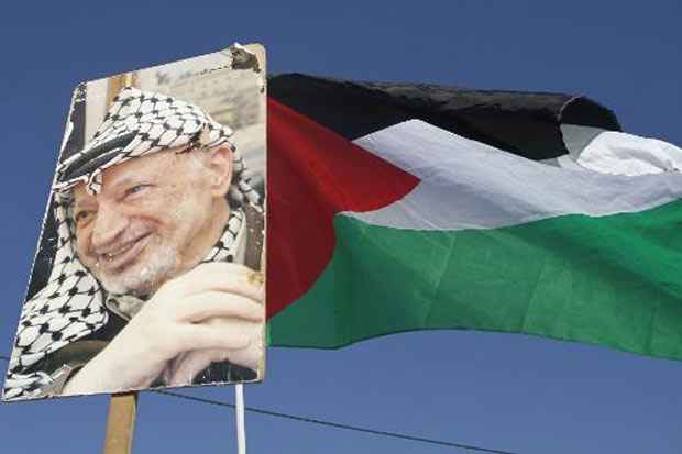 Os juízes franceses encarregados da investigação sobre a morte de Yasser Arafat descartaram a denúncia de assassinato do líder palestino, por falta de provas. Foto: AFP/