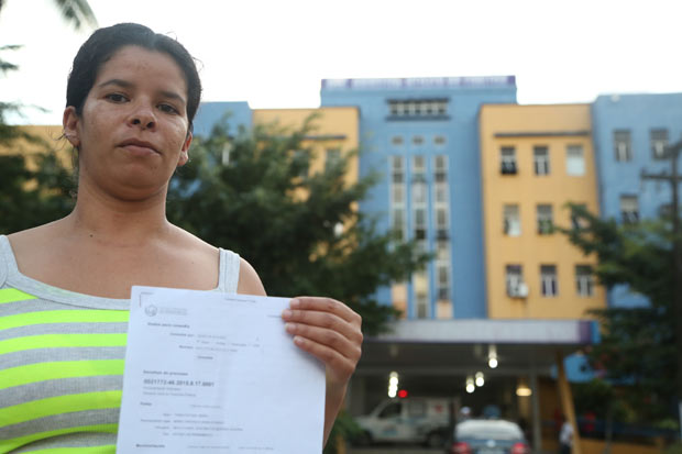 A mãe, Maria Verônica, entrou em contato com a Secretaria de Saúde há 15 dias, "Eles me disseram que houve um problema com os fornecedores e que depositariam o valor para que eu mesma comprasse. Mas até agora nada". Foto: Hesíodo Goes/ Esp. DP/ D.A.Press