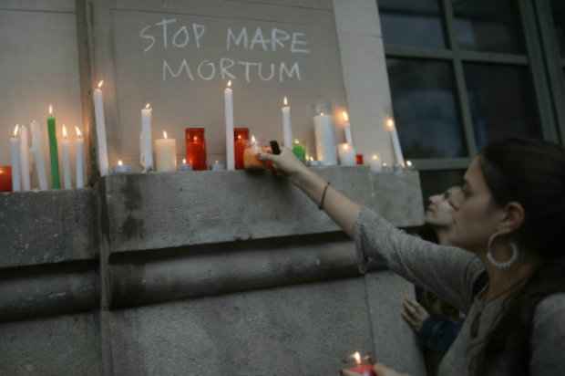 Pessoas prestam homenagem aos migrantes sírios, em Barcelona, no dia 4 de tembro de 2015. Foto: AFP/Josep Lago/ Pessoas prestam homenagem aos migrantes sírios, em Barcelona, no dia 4 de tembro de 2015. Foto: AFP/Josep Lago/
