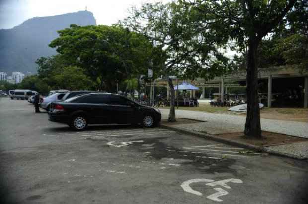 Um dos maiores problemas do entorno da Lagoa foi a falta de respeito às vagas de estacionamento destinadas a pessoas com deficiênciaFernando Frazão/Agência Brasil/ Um dos maiores problemas do entorno da Lagoa foi a falta de respeito às vagas de estacionamento destinadas a pessoas com deficiênciaFernando Frazão/Agência Brasil/