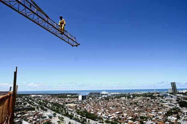 Joel da Silva Arruda é operador de grua. Foto: Paulo Paiva/DP/D.A Press/