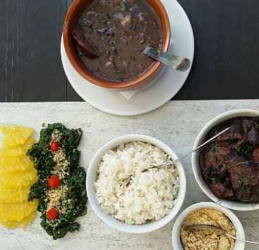 O Vaporetto Container Bar oferece feijoada para duas pessoas. Foto: Vaporetto/Divulgação 