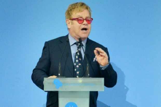 O astro britânico do pop Elton John discursa em Kiev, no dia 12 de setembro de 2015. Foto: AFP/Arquivos Genya Savilov/