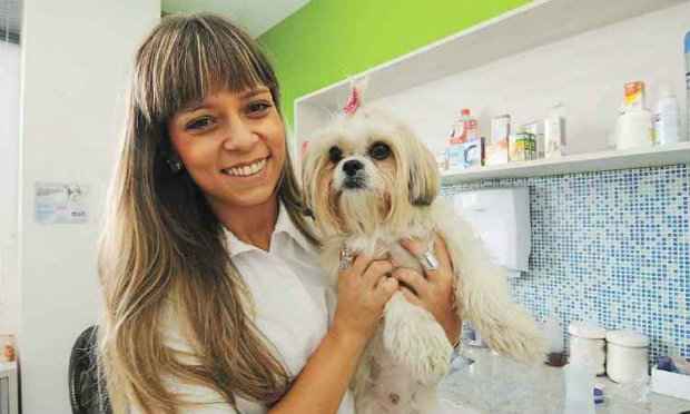 A veterinária Fabiana Reis alerta que todo exagero é ruim. Foto: Jair Amaral/EM/D.A Press/ A veterinária Fabiana Reis alerta que todo exagero é ruim. Foto: Jair Amaral/EM/D.A Press/