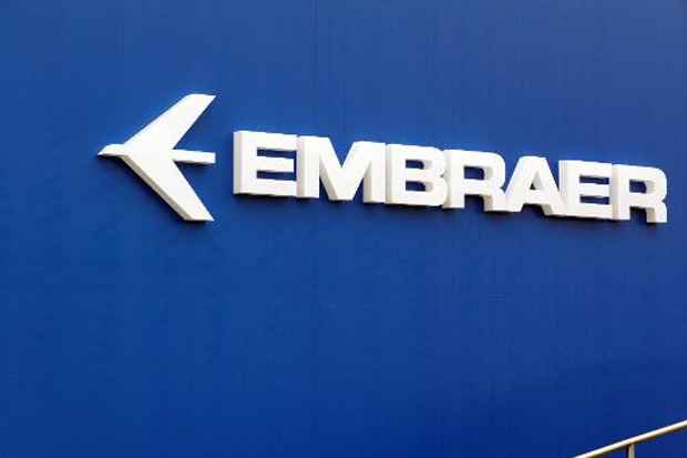 Logo da Embraer. Foto: Eric Piermont/AFP/Arquivos/
