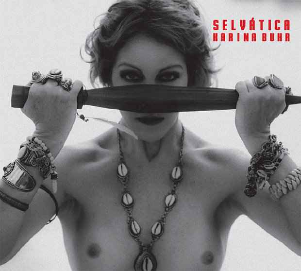 Na capa do terceiro disco Selvática, Karina Buhr diz ter se inspirado em mulheres guerreiras dos textos sagrados. Foto: Reprodução/Facebook/Foto: Reprodução/Facebook Na capa do terceiro disco Selvática, Karina Buhr diz ter se inspirado em mulheres guerreiras dos textos sagrados. Foto: Reprodução/Facebook/Foto: Reprodução/Facebook