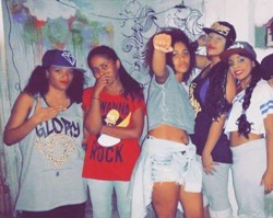 Poder Feminino Crew reúne bgirls, grafiteiras e MCs. Foto: Acervo pessoal/Divulgação
