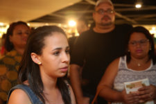 Lavínia Hevellyn, de 16 anos, passou cinco horas na fila. Foto: Hesiodo Goes/Esp. DP/D.A Press