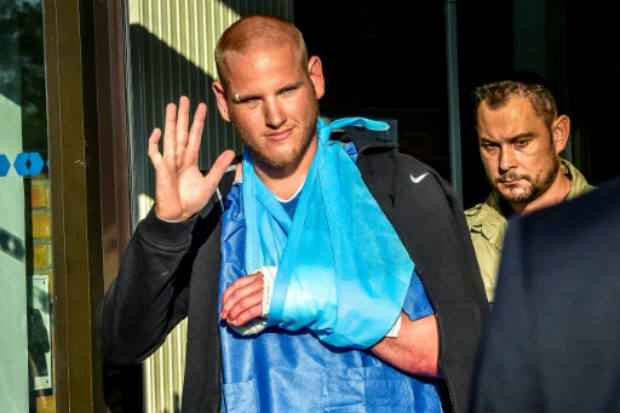Soldado Spencer Stone, um dos heróis do ataque no trem Thalys, deixa o hospital de Lesquin. Foto: AFP Philippe HUGUEN/ Soldado Spencer Stone, um dos heróis do ataque no trem Thalys, deixa o hospital de Lesquin. Foto: AFP Philippe HUGUEN/