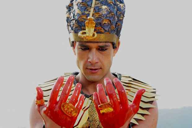 Ator Sergio Marone como Ramsés em cena da novela Os dez mandamentos