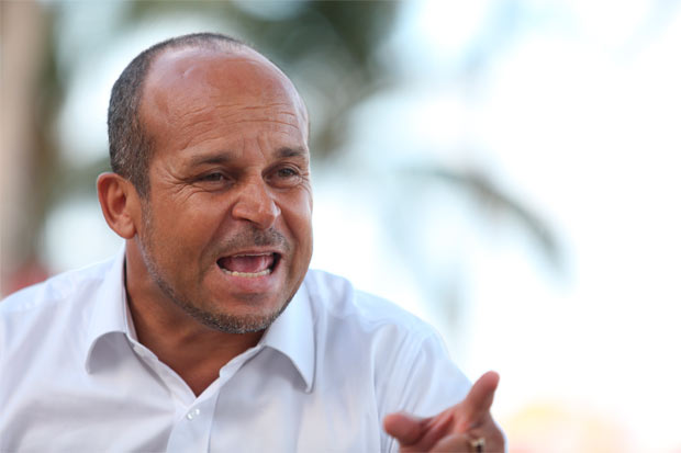 Carlinhos diz que a família Campos vai dominar a cena política local, que o impeachment de Dilma "está vindo aí" e que Lula terá problemas com a justiça. Previsões aquém da sua fama. Foto: Hesiodo Goes/Esp. DP/D.A/ Carlinhos diz que a família Campos vai dominar a cena política local, que o impeachment de Dilma "está vindo aí" e que Lula terá problemas com a justiça. Previsões aquém da sua fama. Foto: Hesiodo Goes/Esp. DP/D.A/