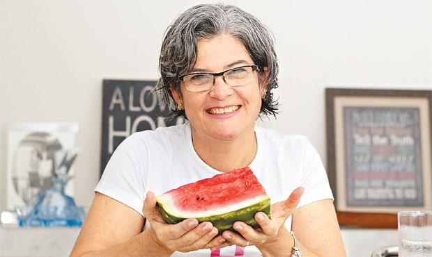 Psicopedagoga L&iacute;dia Santos mudou os h&aacute;bitos alimentares. Foto: Ricardo Silva/ DP/ DA Press/