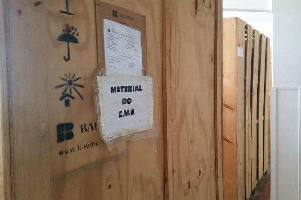 Equipamentos caros como o termo-desinfector e a autoclave, utilizados para esterilizar material médico e que custaram mais de R$600 mil estão sem uso, correndo o risco de deteriorizaçãoFoto: Divulgação