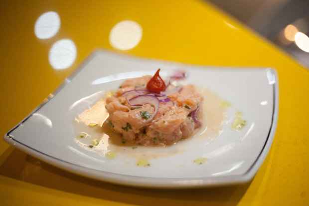 Ceviche de salmão: suculento e refrescante