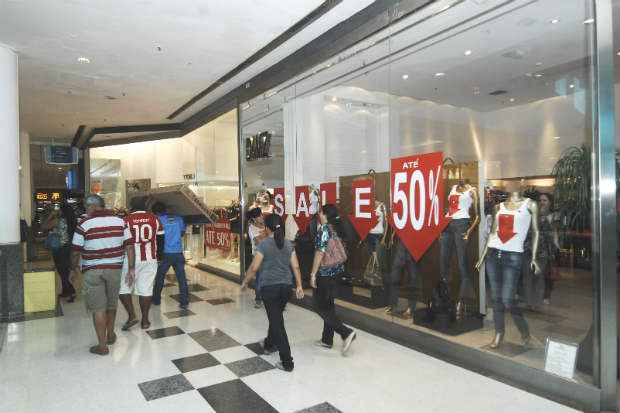 Shoppings centers da RMR devem ter funcionamento quase normal no feriado de Finados. Foto: Edvaldo Rodrigues/DP/D.A/Press/ Shoppings centers da RMR devem ter funcionamento quase normal no feriado de Finados. Foto: Edvaldo Rodrigues/DP/D.A/Press/