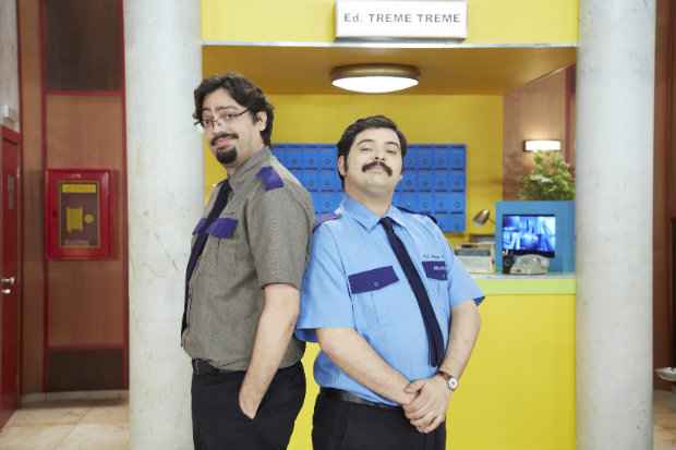 Fernando Caruso e Gustavo Mendes interpretam porteiro e zelador da série - Foto: Multishow/Divulgação/Fernando Caruso e Gustavo Mendes interpretam porteiro e zelador da série - Foto: Multishow/Divulgação