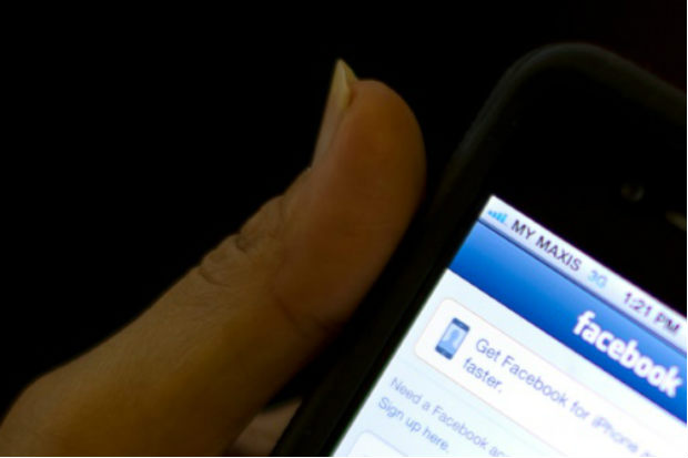 Gayle Newland, 25 anos, ficou amiga da vítima no Facebook, em 2011, usando um nome masculino em seu perfil, Kye Fortune. Foto: AFP Saeed Khan/