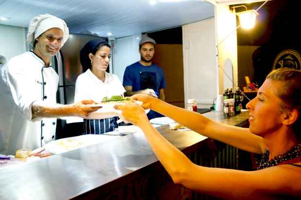 Hasta La Pizza é uma das novidades do espaço. Discos com massas bem fininhas