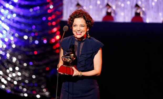 Mexicana Natalia Lafourcade conquistou quatro estatuetas. Foto: Frazer Harrison/Latin GRAMMYs