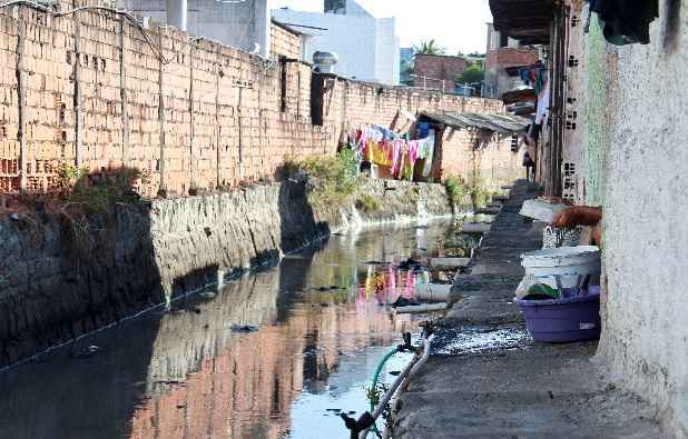 Comunidade em risco aguarda habitacional