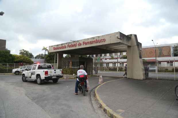 Inseguran&ccedil;a na UFPE &eacute; queixa recorrente entre alunos e funcion&aacute;rios. Foto: Hes&iacute;odo G&oacute;es/Esp. DP