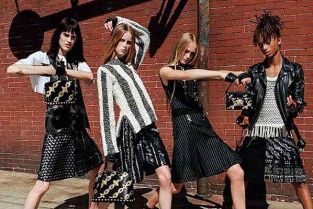 Jaden Smith é a estrela da linha assinada pelo estilista Nicolas Ghesquière. Foto: Bruce Weber/Divulgação/ Jaden Smith é a estrela da linha assinada pelo estilista Nicolas Ghesquière. Foto: Bruce Weber/Divulgação/